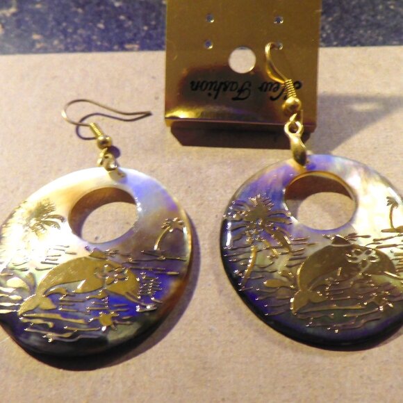 NEW - GOLD PAINTED TROPICAL SCENE on ABALONE SHELLS - Picture 1 of 2